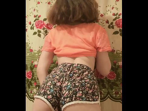 ❤️ Sexy jonge babe die haar short uittrekt voor de camera ️ Sex at us